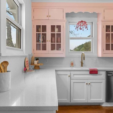 Pink Duchess - Mins To Main Hot Tub & Fire Pit Villa Фредериксбург Екстериор снимка