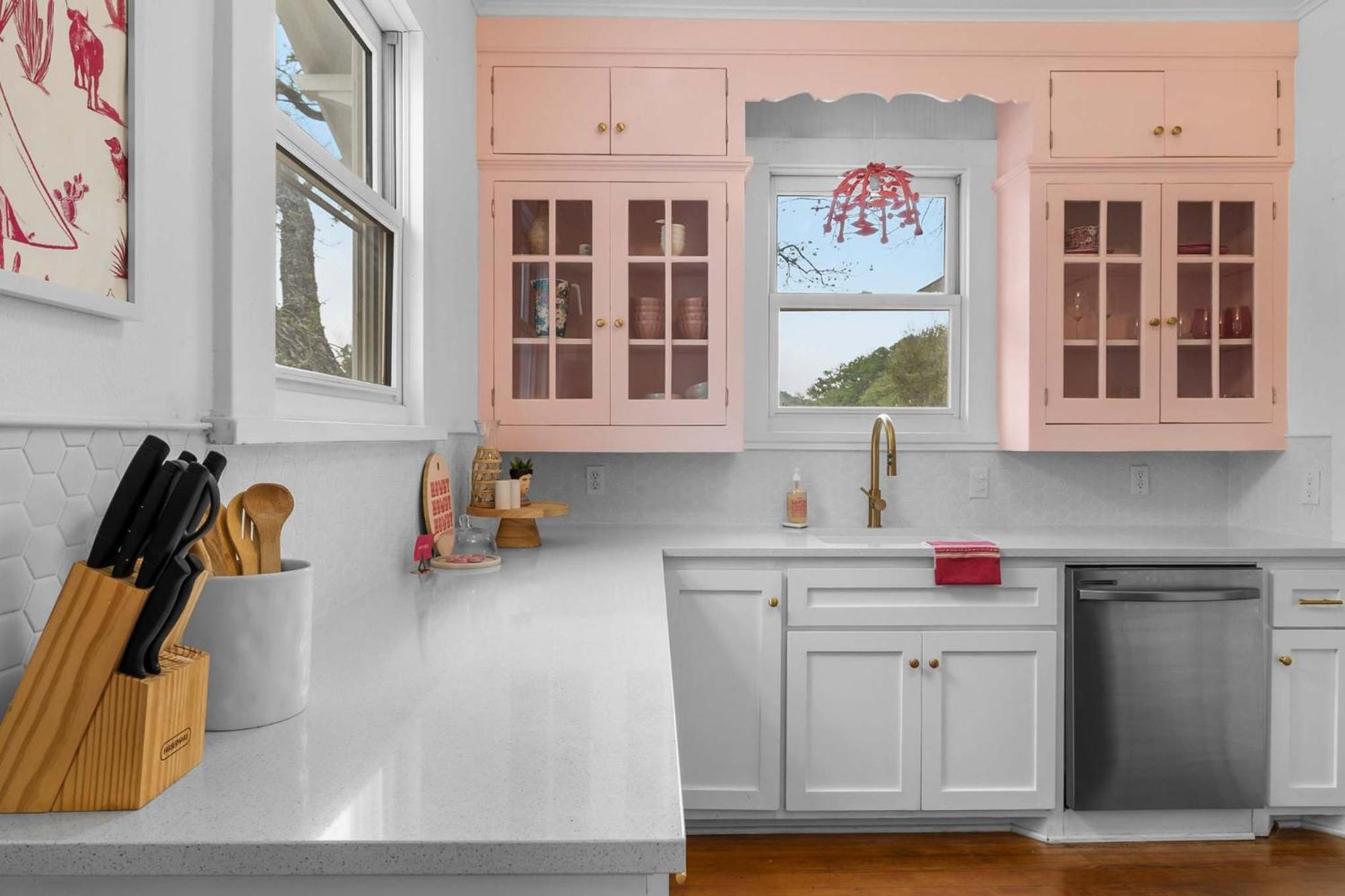 Pink Duchess - Mins To Main Hot Tub & Fire Pit Villa Фредериксбург Екстериор снимка