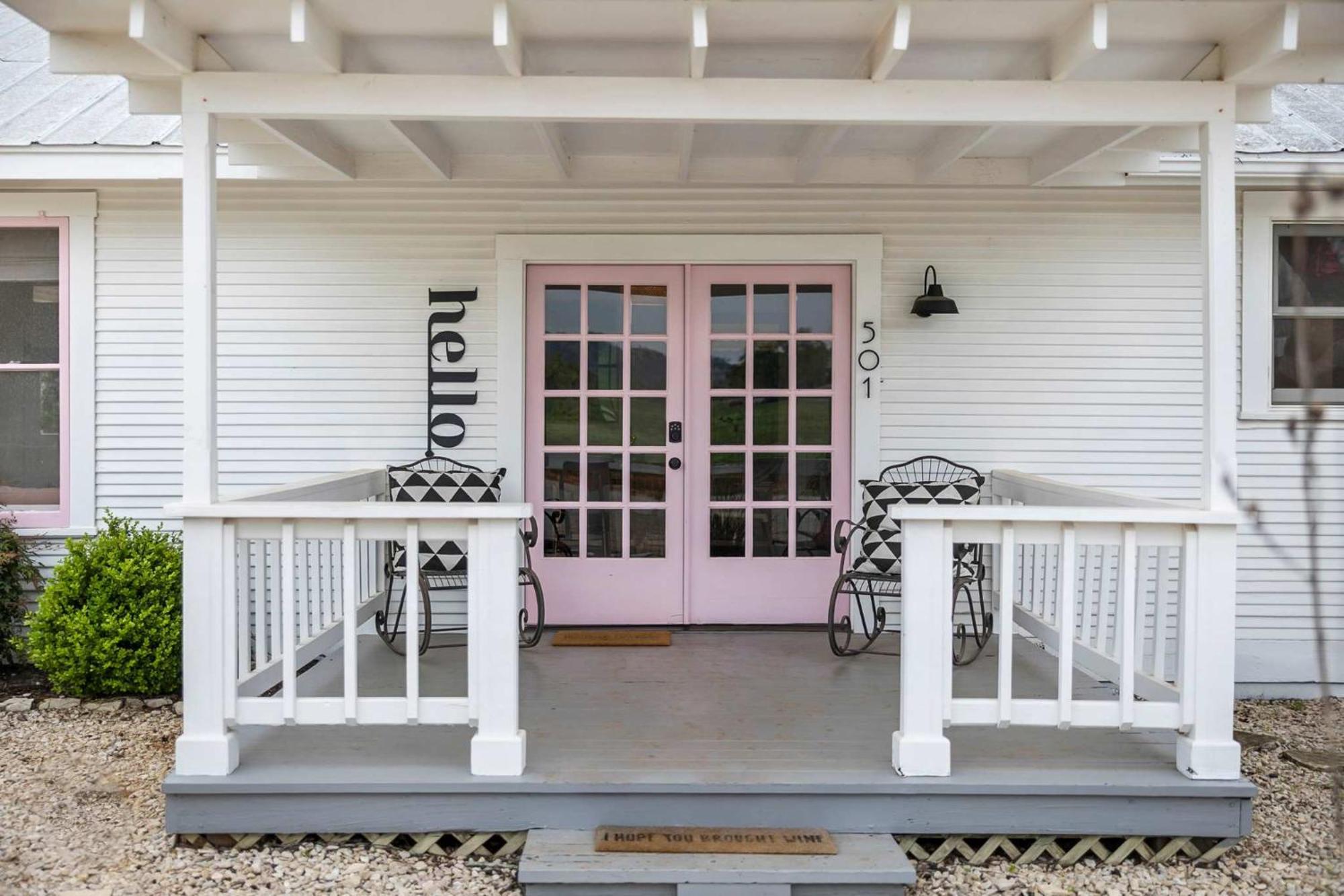 Pink Duchess - Mins To Main Hot Tub & Fire Pit Villa Фредериксбург Екстериор снимка