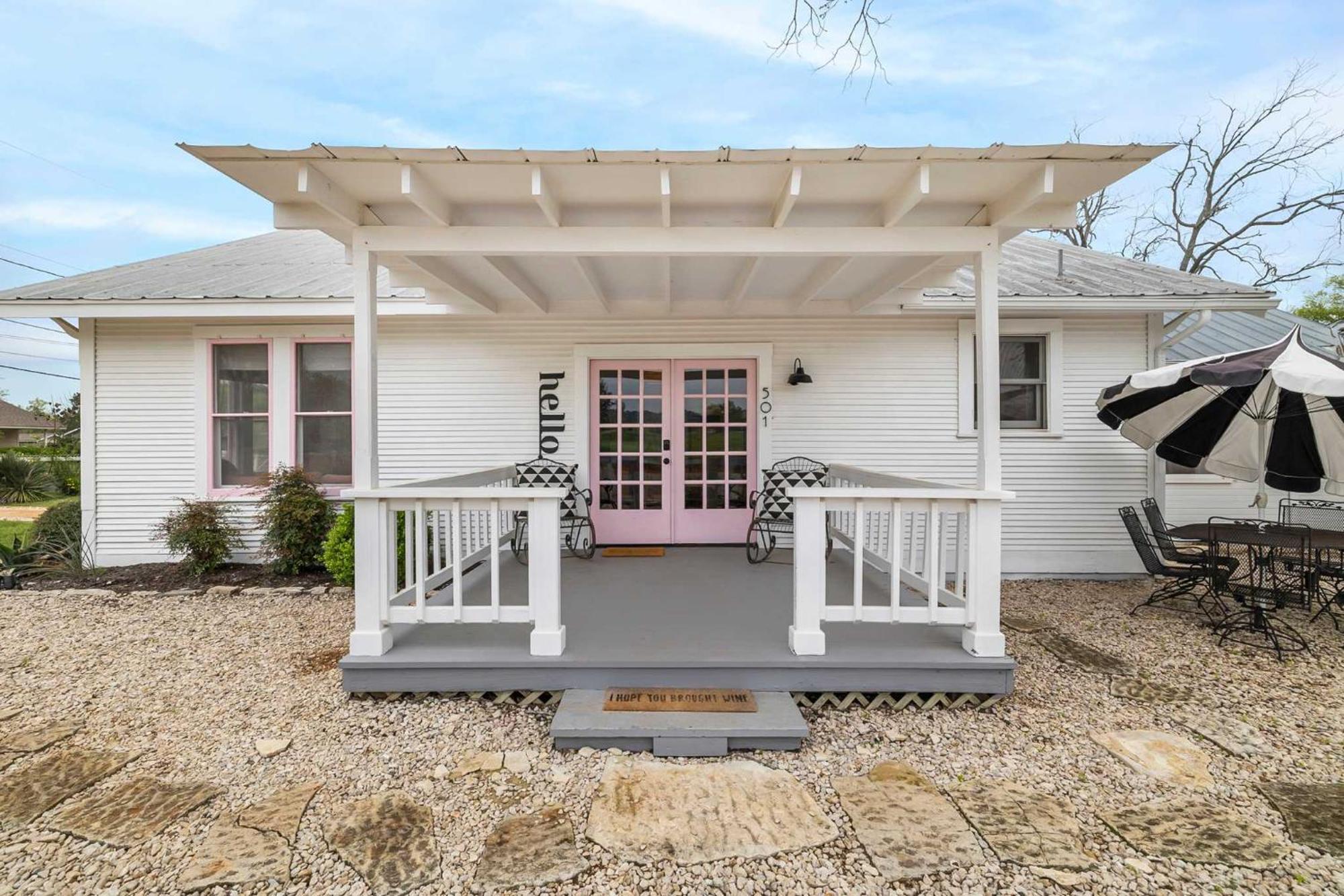 Pink Duchess - Mins To Main Hot Tub & Fire Pit Villa Фредериксбург Екстериор снимка