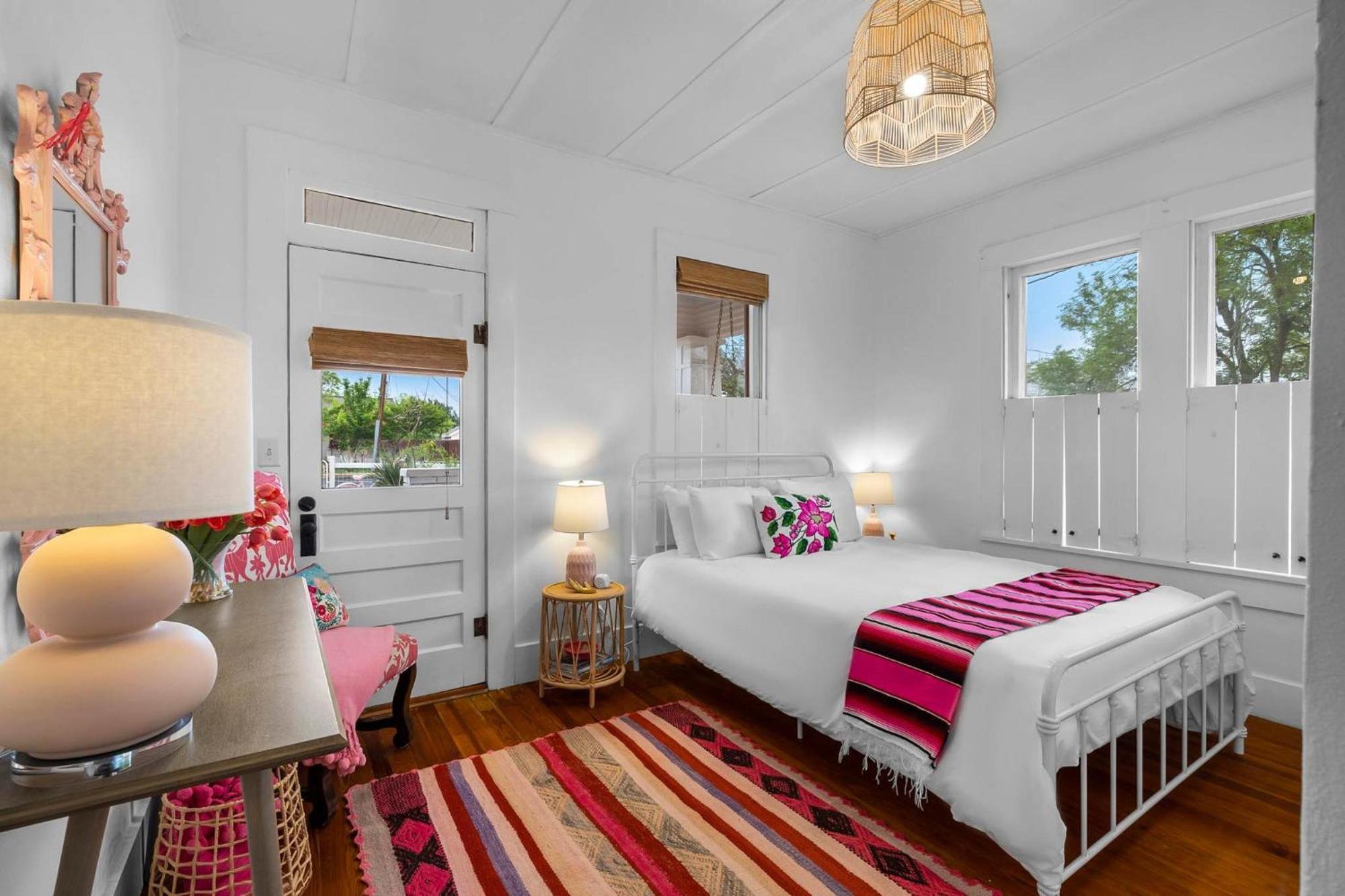 Pink Duchess - Mins To Main Hot Tub & Fire Pit Villa Фредериксбург Екстериор снимка