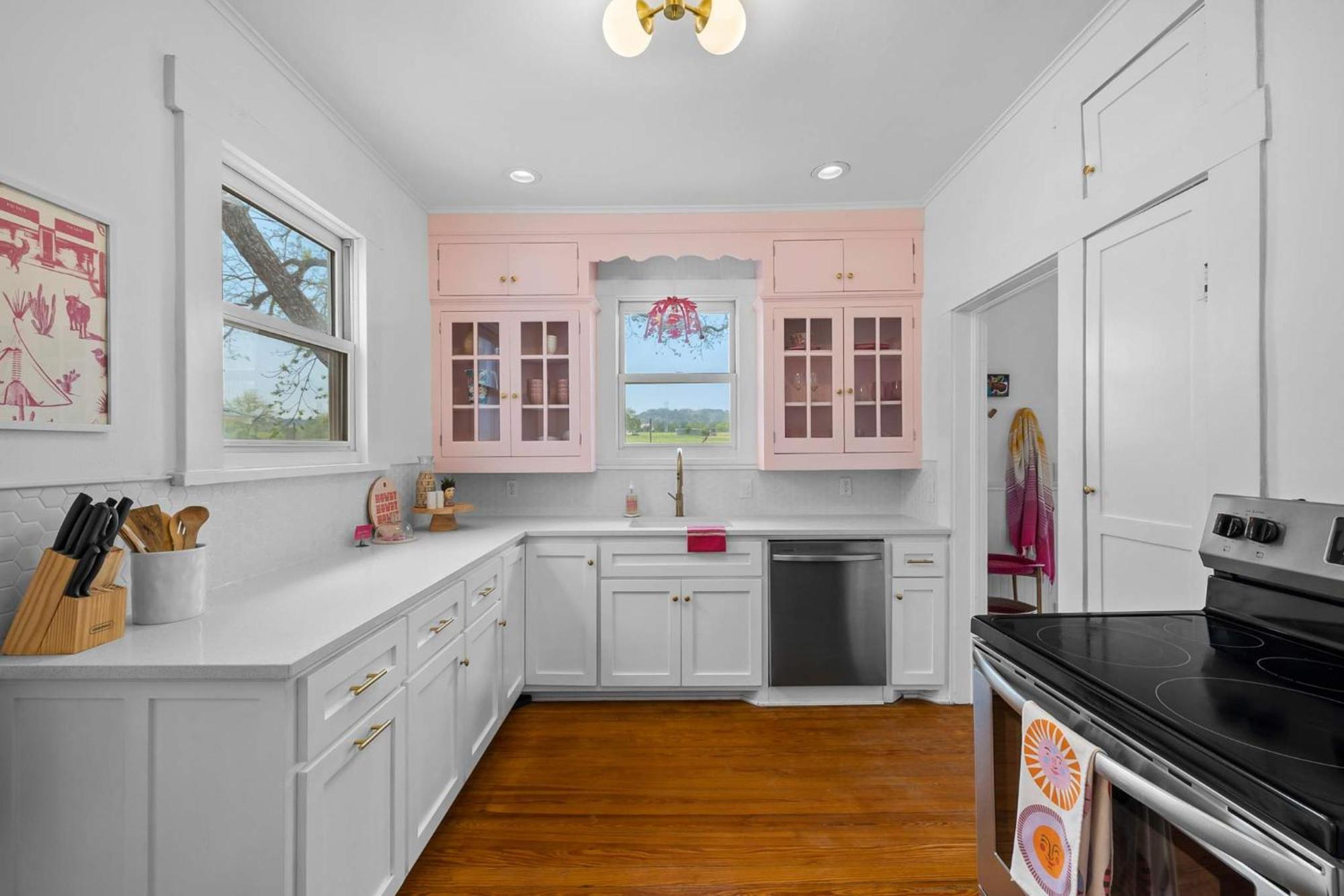 Pink Duchess - Mins To Main Hot Tub & Fire Pit Villa Фредериксбург Екстериор снимка