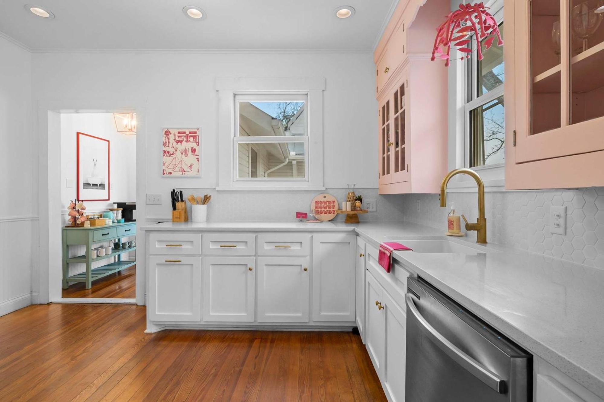 Pink Duchess - Mins To Main Hot Tub & Fire Pit Villa Фредериксбург Екстериор снимка