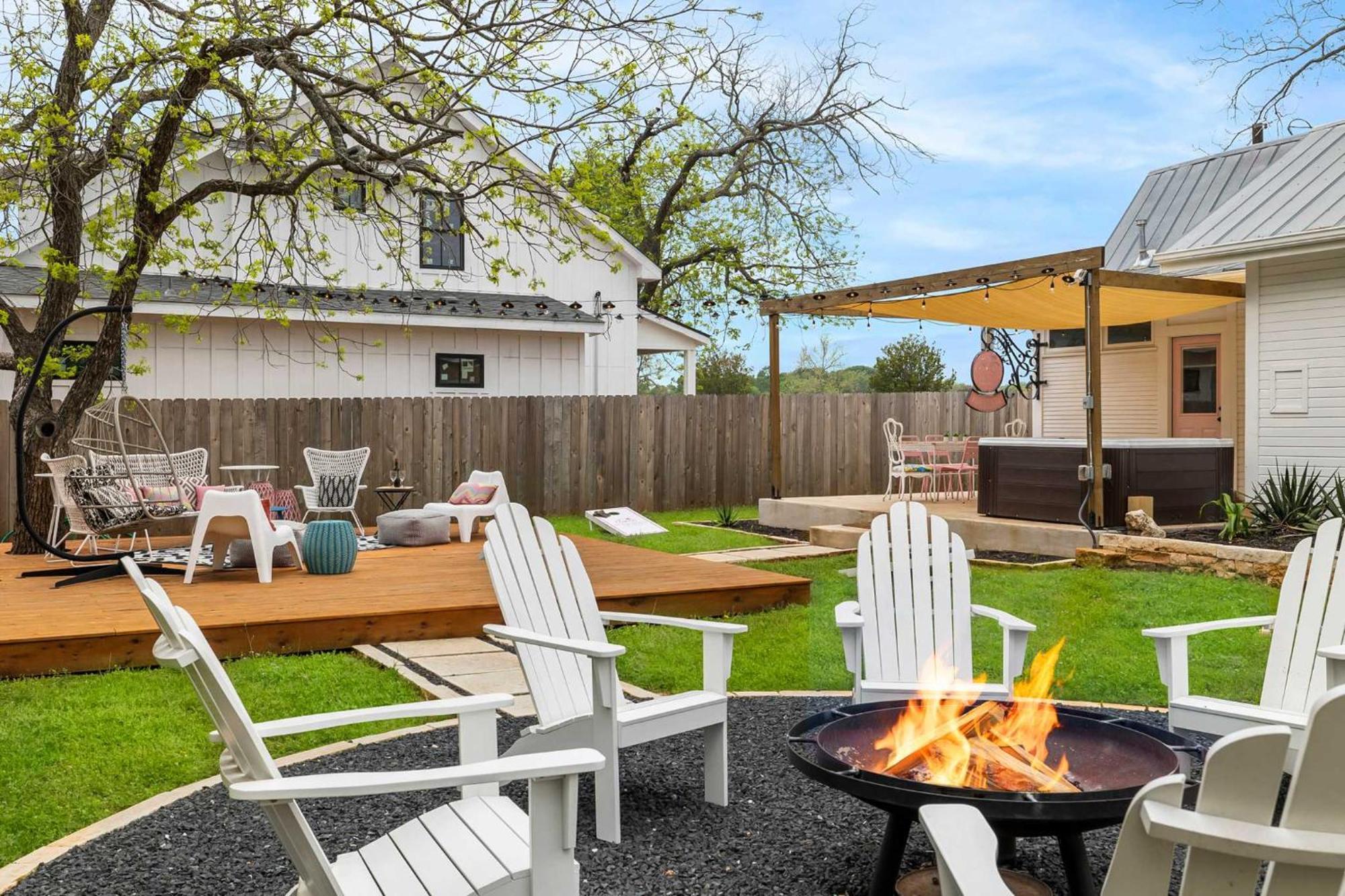Pink Duchess - Mins To Main Hot Tub & Fire Pit Villa Фредериксбург Екстериор снимка